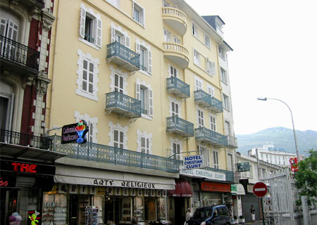hotel Christian Cluny - en plein cœur de Lourdes - avenue Bernadette Soubirous - Sanctuaire - la Grotte 