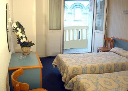 chambres tout confort - Christian Cluny - lac de Lourdes - Pyrenees - golf 18 trous